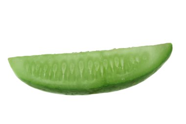 Salatalık beyaz arka plan üzerinde izole parçası