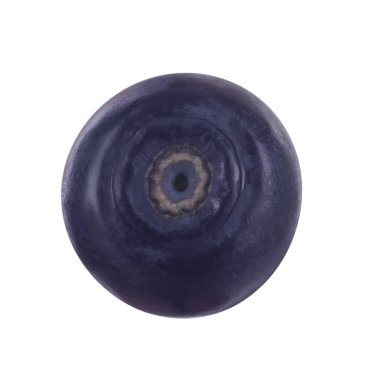 beyaz arka plan üzerinde izole olgun siyah bilberry 