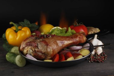 arka planda et ve baharat, yakın