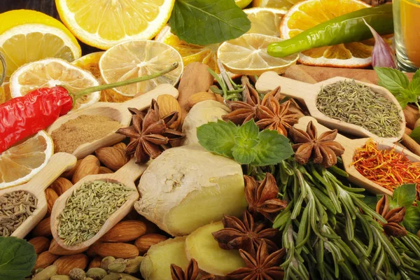 arka planda farklı baharatlar, yakın