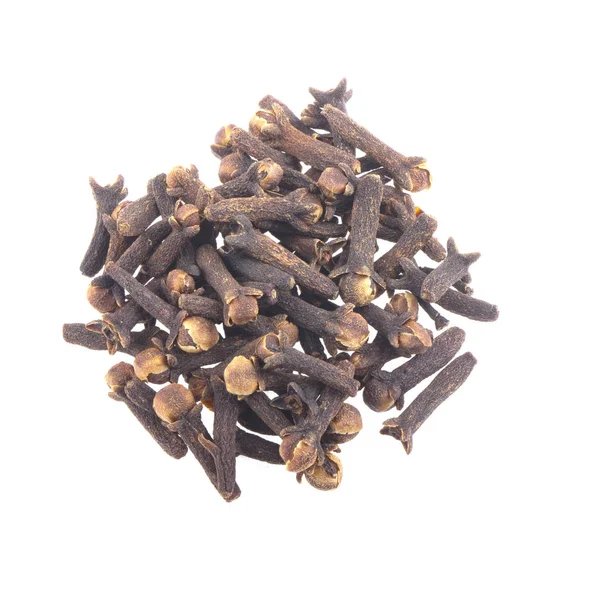 beyaz arka plan üzerinde izole karanfil çeşni yığını