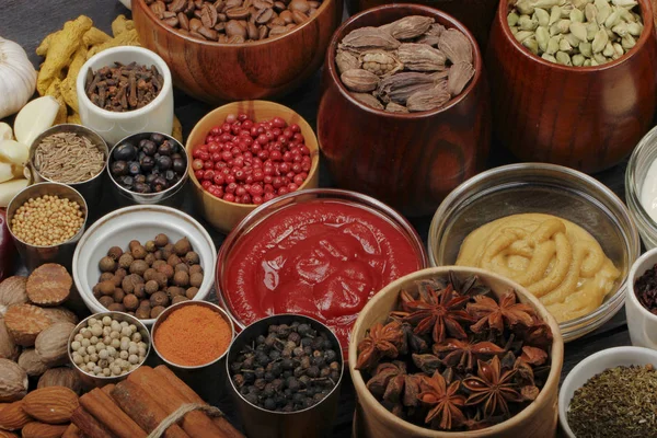 arka planda farklı baharatlar, yakın