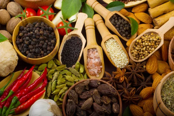 arka planda farklı baharatlar, yakın