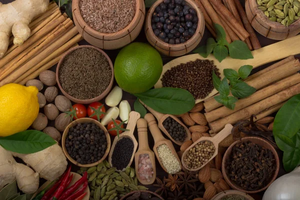 arka planda farklı baharatlar, yakın