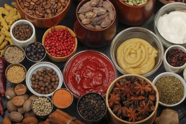 arka planda farklı baharatlar, yakın