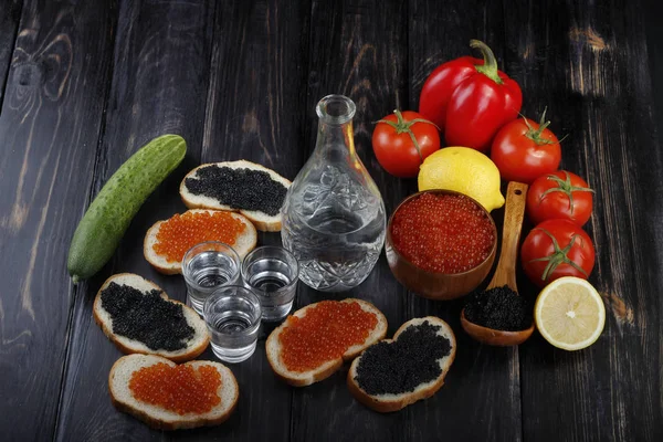 Kırmızı ve siyah havyar. 