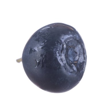 beyaz arka plan üzerinde izole olgun siyah bilberry 