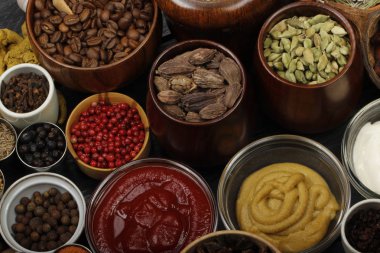 arka planda farklı baharatlar, yakın