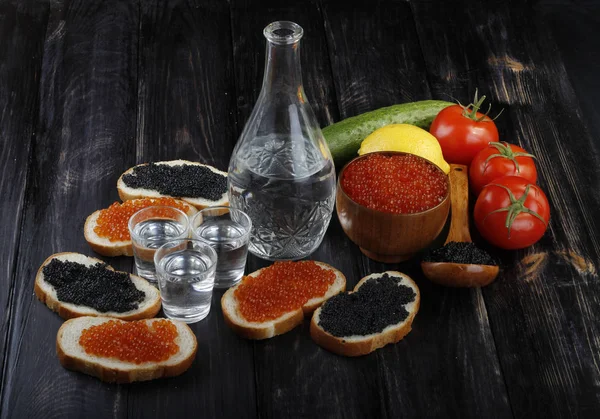 Kırmızı ve siyah havyar. 