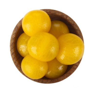 beyaz arka plan üzerinde izole taze sarı domates ile kase