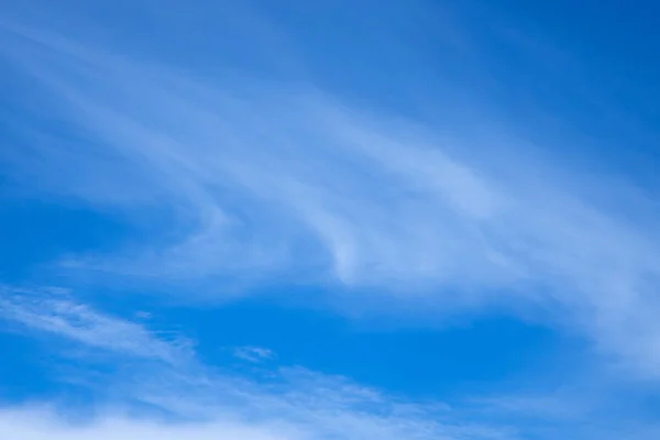 青い曇り空 抽象的な壁紙 — ストック写真
