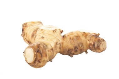 beyaz arka planda izole galanga kökü, yakın çekim  