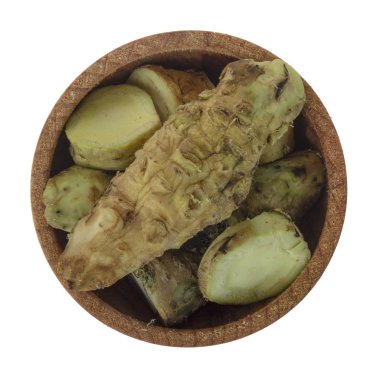 beyaz arka plan üzerinde izole wasabi kökleri, yakın çekim  