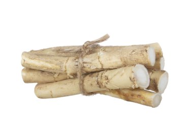 beyaz arka planda izole sebze kökleri