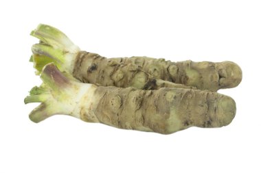 beyaz arka plan üzerinde izole wasabi kökleri, yakın çekim  