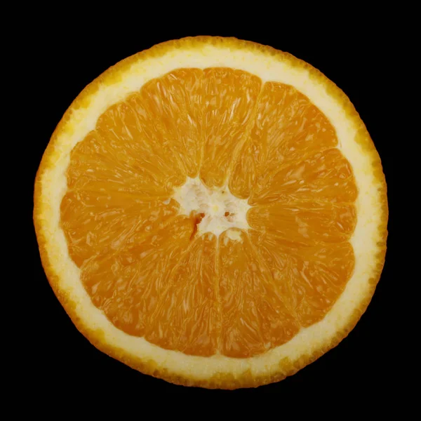 暗い背景に熟した甘いオレンジ クローズアップ — ストック写真