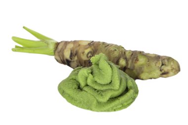 beyaz arka planda izole wasabi kökü, yakın çekim  