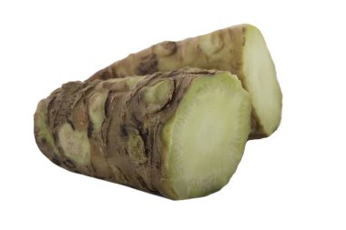 beyaz arka plan üzerinde izole wasabi kökleri, yakın çekim  