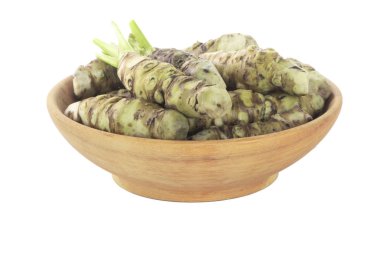 beyaz arka plan üzerinde izole wasabi kökleri, yakın çekim  