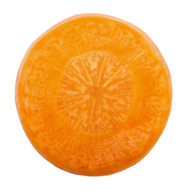 beyaz arka plan üzerinde izole olgun havuç dilimi