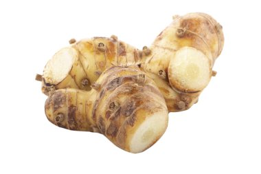 beyaz arka planda izole galanga kökü, yakın çekim  