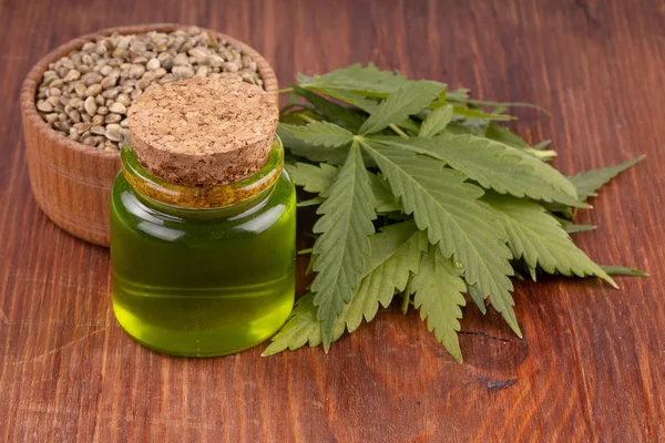 arka planda esrar ot, yakın