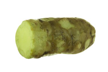 beyaz arka planda izole wasabi kökü, yakın çekim  