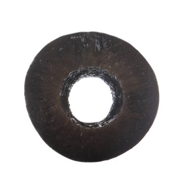 beyaz arka plan üzerinde izole olgun zeytin, yakın çekim 