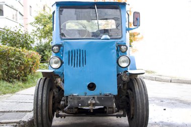 Ev yapımı traktör. Binicilik ve işi yapabilen bir teknoloji mucizesi. Ölüm tekniği.