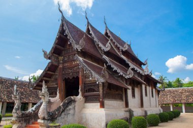 Wat Ton Kain 700 yıl veya Inthrawat tapınak , Chiangmai popüler ünlü turistik dönüm noktası. Chiang Mai Tayland Eski ahşap Tay tapınağı