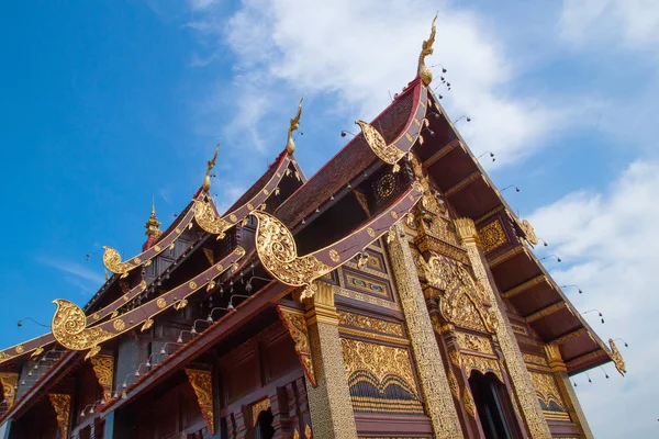 Detalle de diseño de arte arquitectónico tailandés: Pabellón, techo del templo del parque real rajapruek, Chiang Mai, Tailandia — Foto de Stock