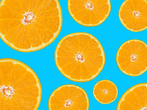 Апельсиновые ломтики рисунок на синем фоне, поп-арт стиль — стоковое фото