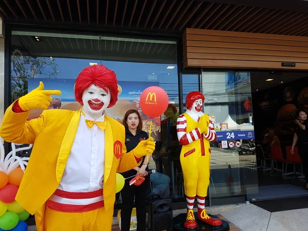 Pattaya Thailand March 2017 Mascot Ronald Mcdonald Stand Front Mcdonald — Stock Photo, Image