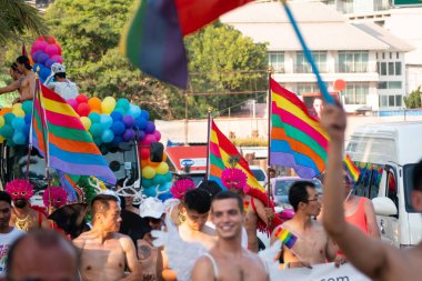 Pattaya, Tayland - 9 Şubat 2019: LGBT odaklı insanlar Pattaya Pride Rainbow Festival Parade'e katılıyor, Pattaya, Tayland 9 Şubat 2019