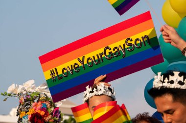 Pattaya, Tayland - 9 Şubat 2019: LGBT odaklı insanlar Pattaya Pride Rainbow Festival Parade'e katılıyor, Pattaya, Tayland 9 Şubat 2019