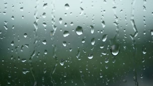 Regen Loopt Venster Oppervlak Achteruit Regendruppel Regenachtige Dag — Stockvideo