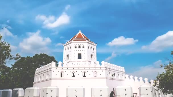 サンティチャイプラカーン公園のプラスメンフォートの時間経過 バンコク タイのカオサン道路の近くで 外国人観光客のための観光活動のための人気のランドマーク — ストック動画