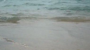 4k. deniz yumuşak dalga , kopya alan alanı ile Phuket, Tayland beyaz kum plajda berrak su. tatil arka plan görüntüleri için tropikal yaz deniz plajı
