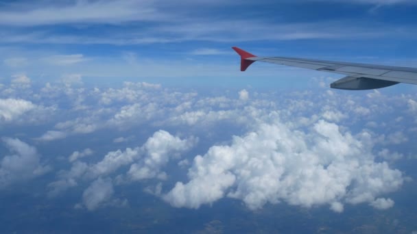 Beeldmateriaal Reizen Door Lucht Luchtfoto Een Venster Van Het Vliegtuig — Stockvideo