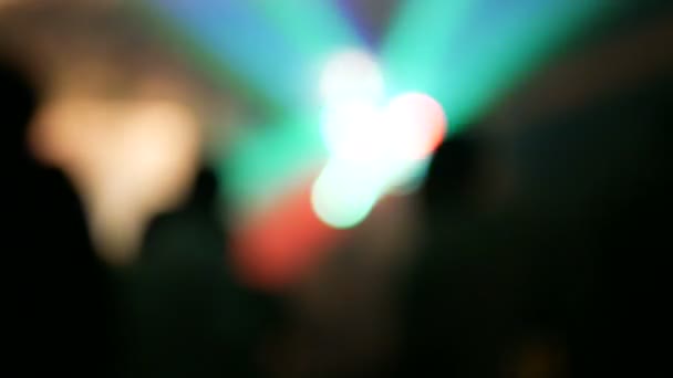 Absztrakt Blur Silhouette Csoport Ember Táncol Színes Fény Párt Szórakoztató — Stock videók