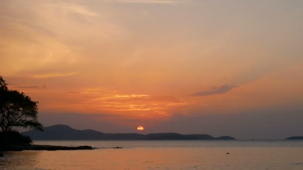 Красивый Закат Над Морем Пляже Солнце Опускается Океан — стоковое видео