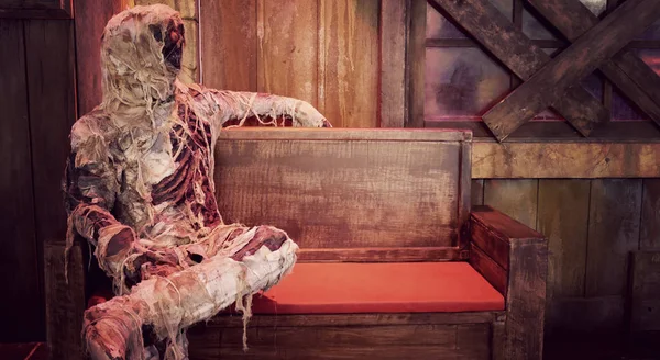 Mummy Model Dead Man White Bone Wrapped Cloth Sit Bench — Stock Photo, Image