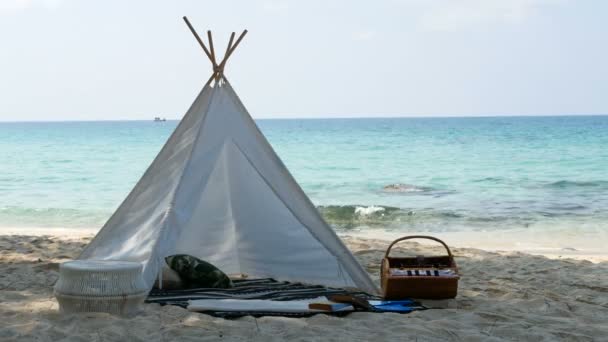 Romantic White Picnic Tent Basket Food White Sand Beach Crystal — Stock Video