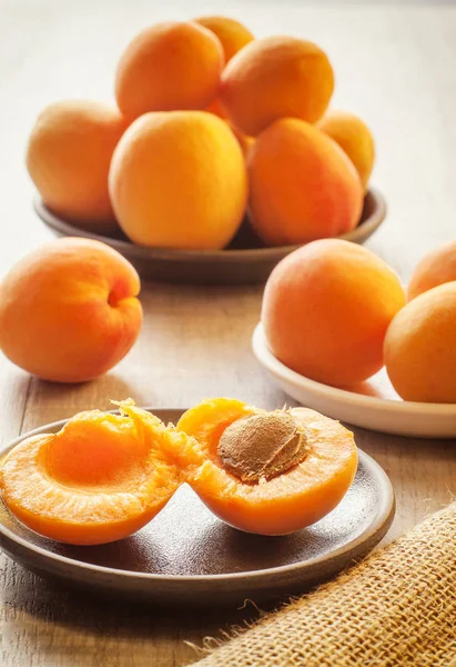 Fresh Apricots Bowl Wooden Table — Stock Photo, Image