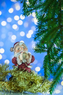 Çam dalları ve Noel süslemeleri Noel arka plan