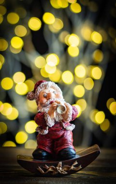 Çam dalları ve Noel süslemeleri Noel arka plan