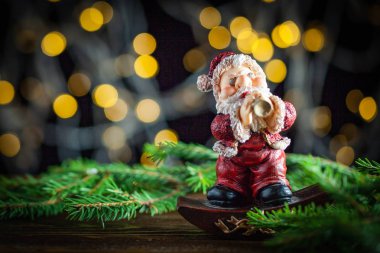 Çam dalları ve Noel süslemeleri Noel arka plan