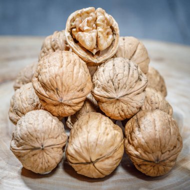 Tahta masada cevizli bir hayat