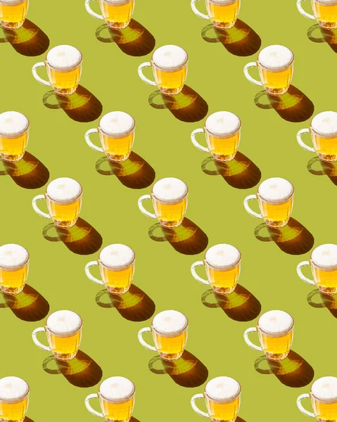 Padrão Sem Emenda Com Canecas Cerveja Imagem Vertical — Fotografia de Stock