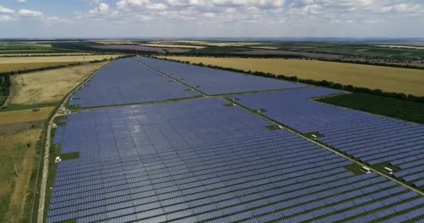 Solární panely, alternativní energie, získávání elektřiny ze slunce